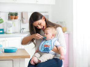 Стульчики для кормления в аренду: удобно для гостей и поездок
