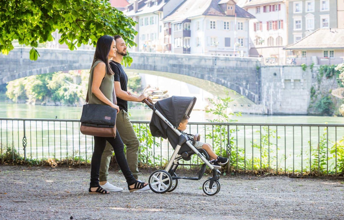 Прогулка с коляской летом